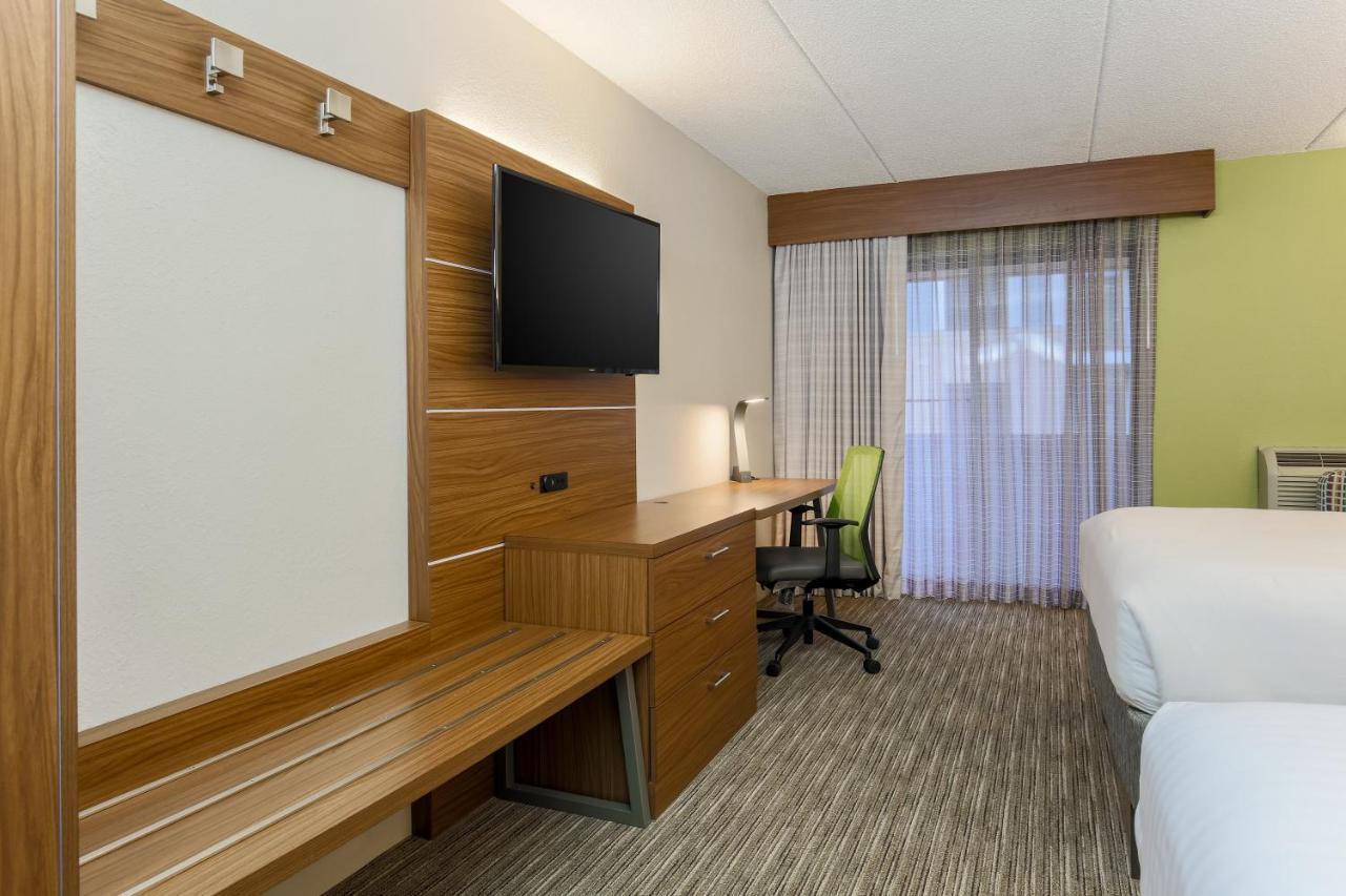 Holiday Inn Express Milwaukee - West Medical Center By Ihg Wauwatosa Exterior foto