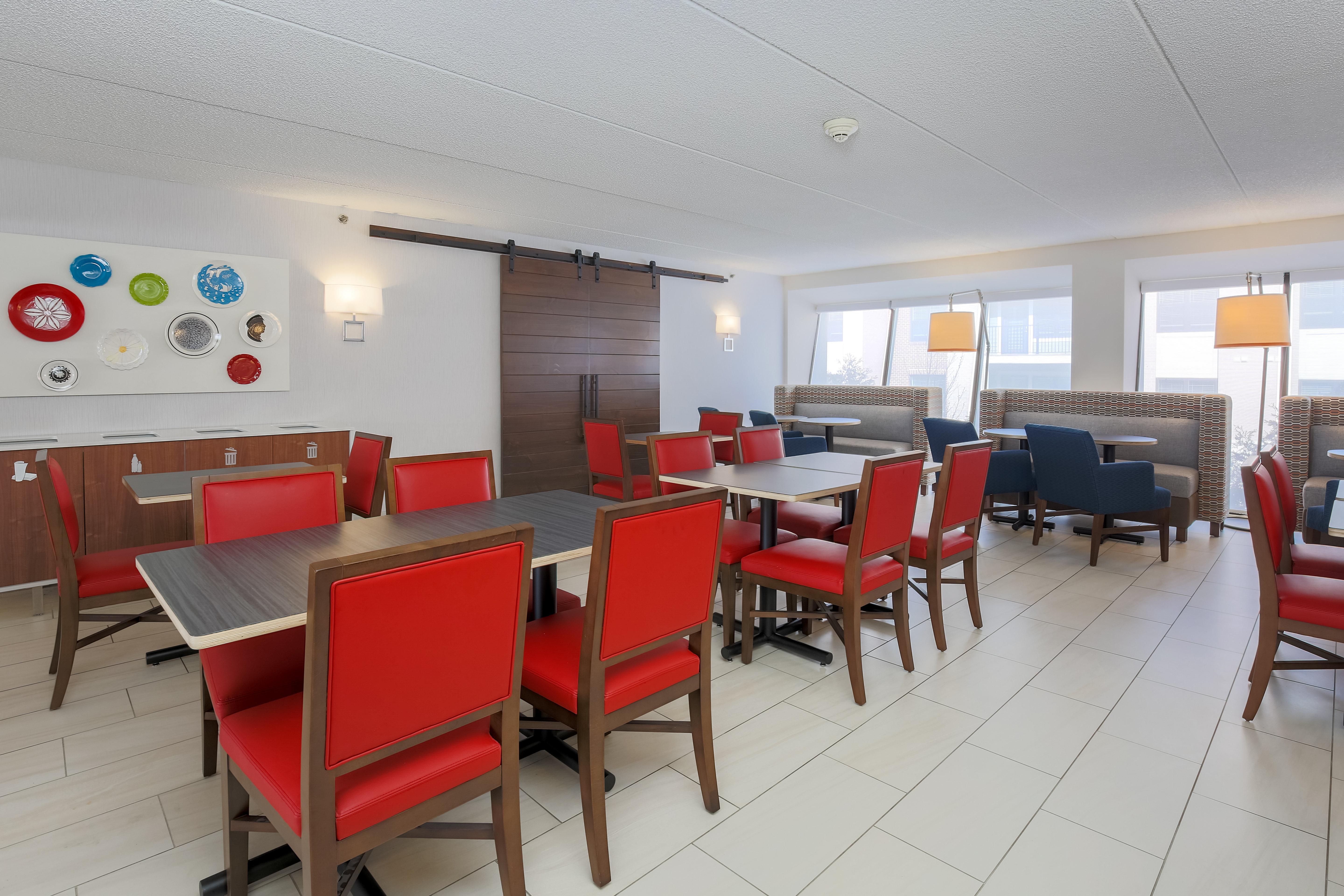 Holiday Inn Express Milwaukee - West Medical Center By Ihg Wauwatosa Exterior foto