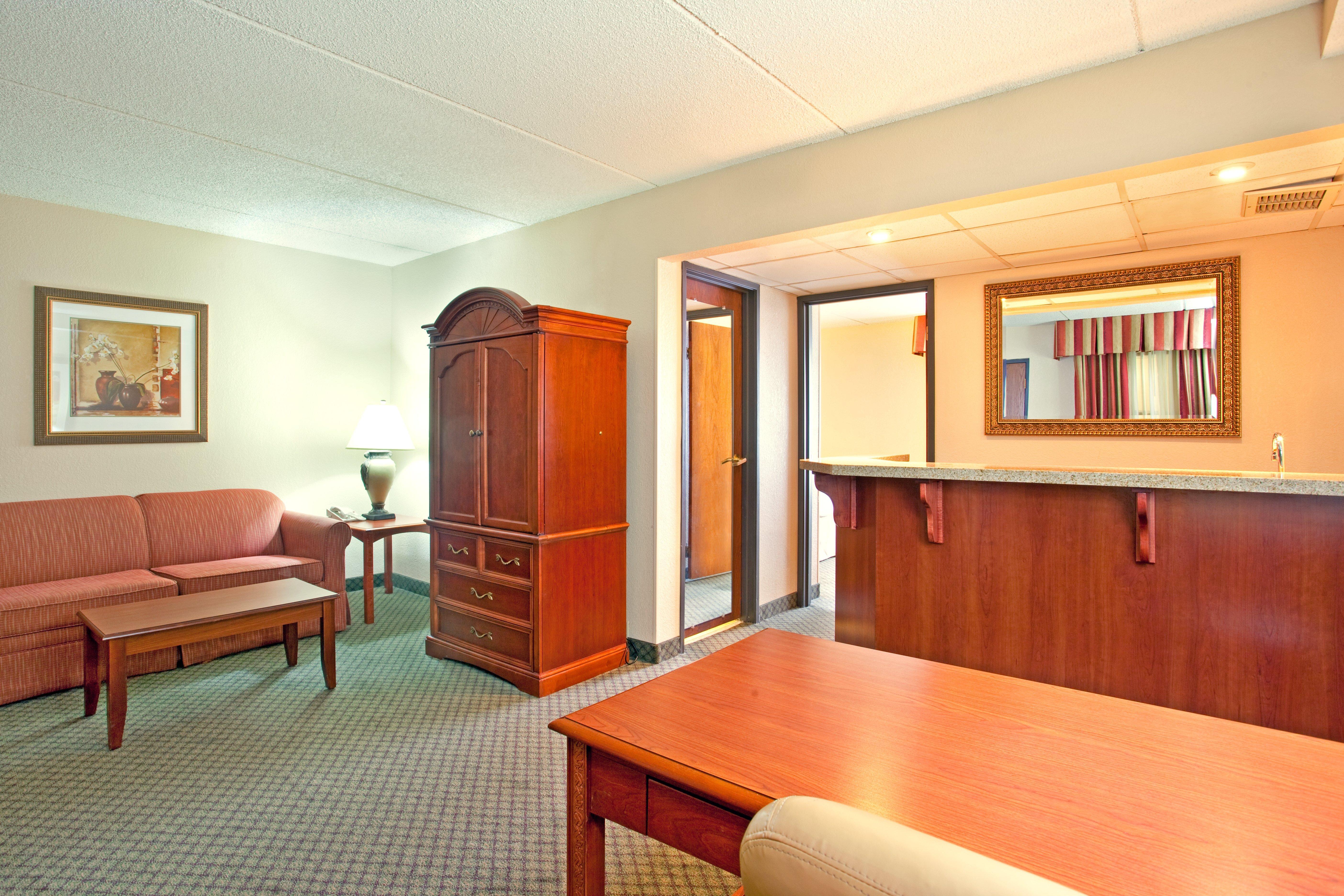 Holiday Inn Express Milwaukee - West Medical Center By Ihg Wauwatosa Exterior foto