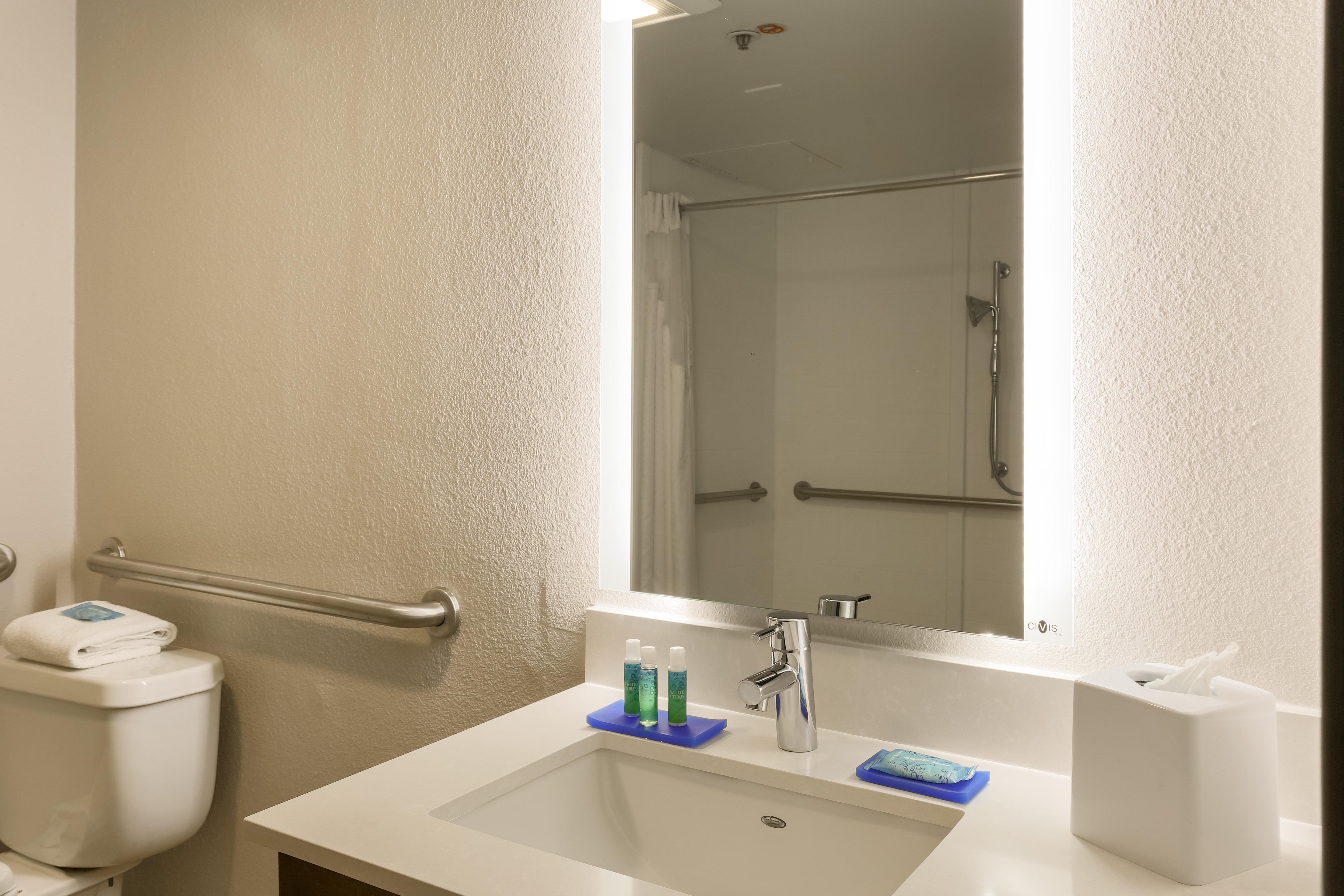 Holiday Inn Express Milwaukee - West Medical Center By Ihg Wauwatosa Exterior foto