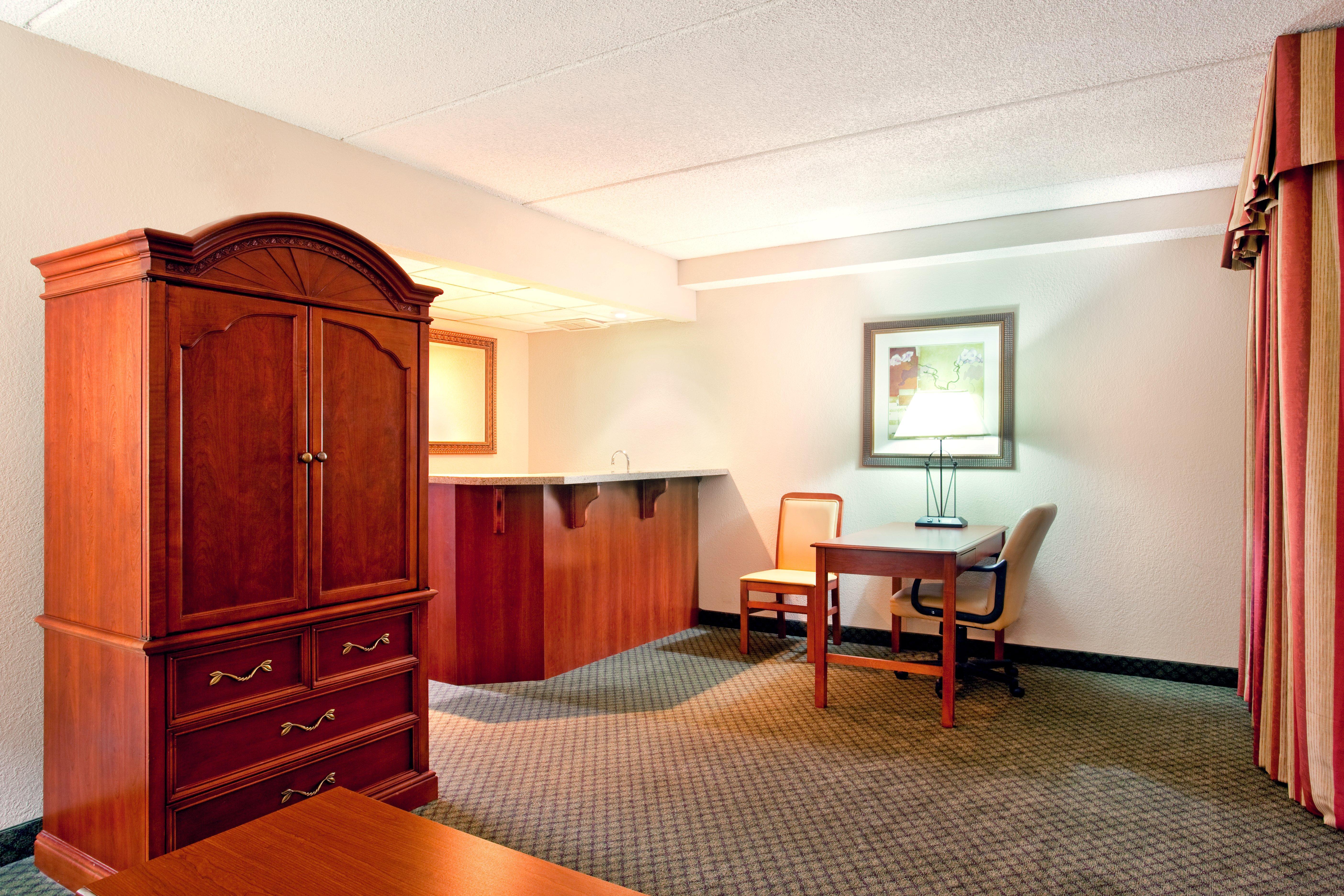 Holiday Inn Express Milwaukee - West Medical Center By Ihg Wauwatosa Exterior foto