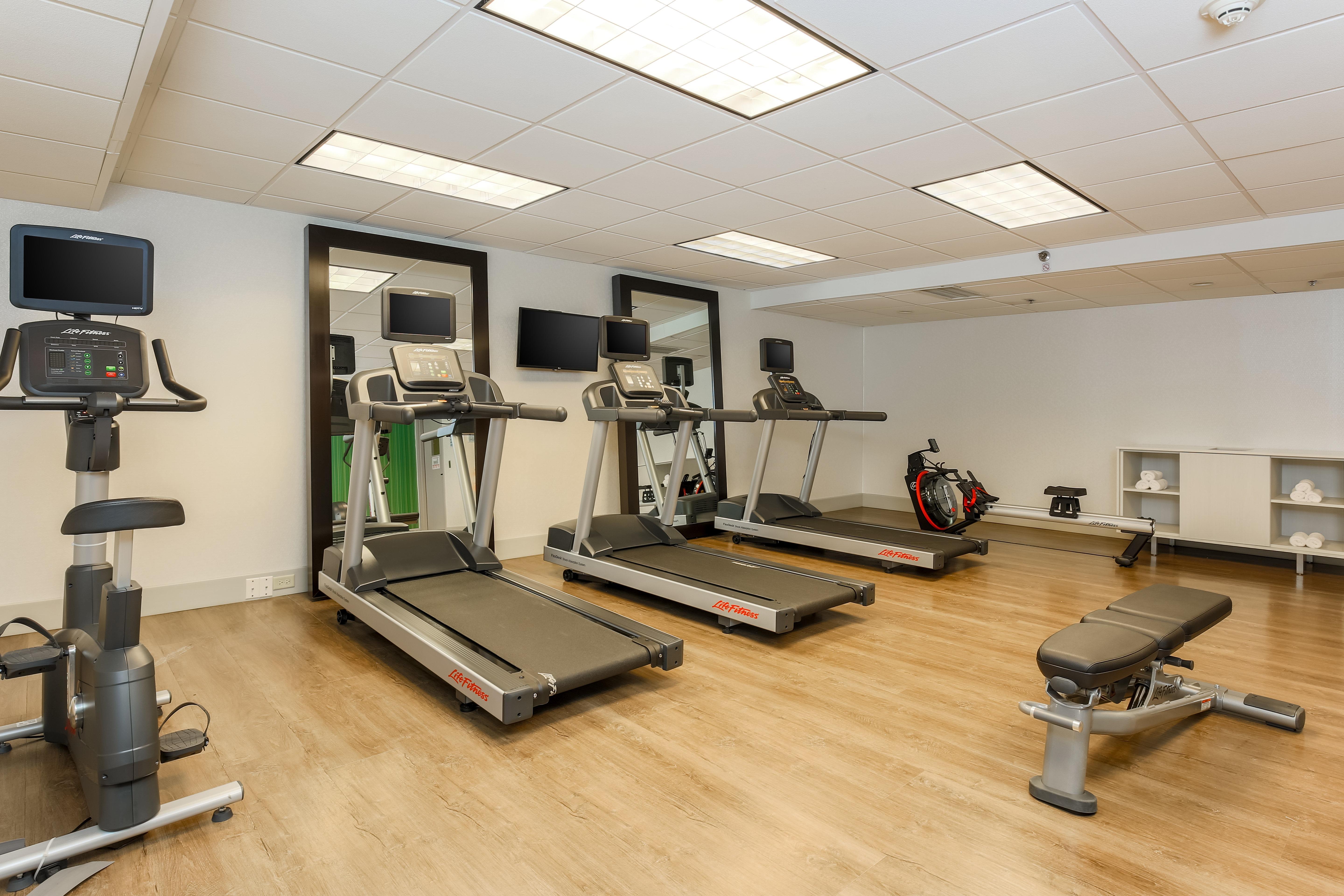 Holiday Inn Express Milwaukee - West Medical Center By Ihg Wauwatosa Exterior foto