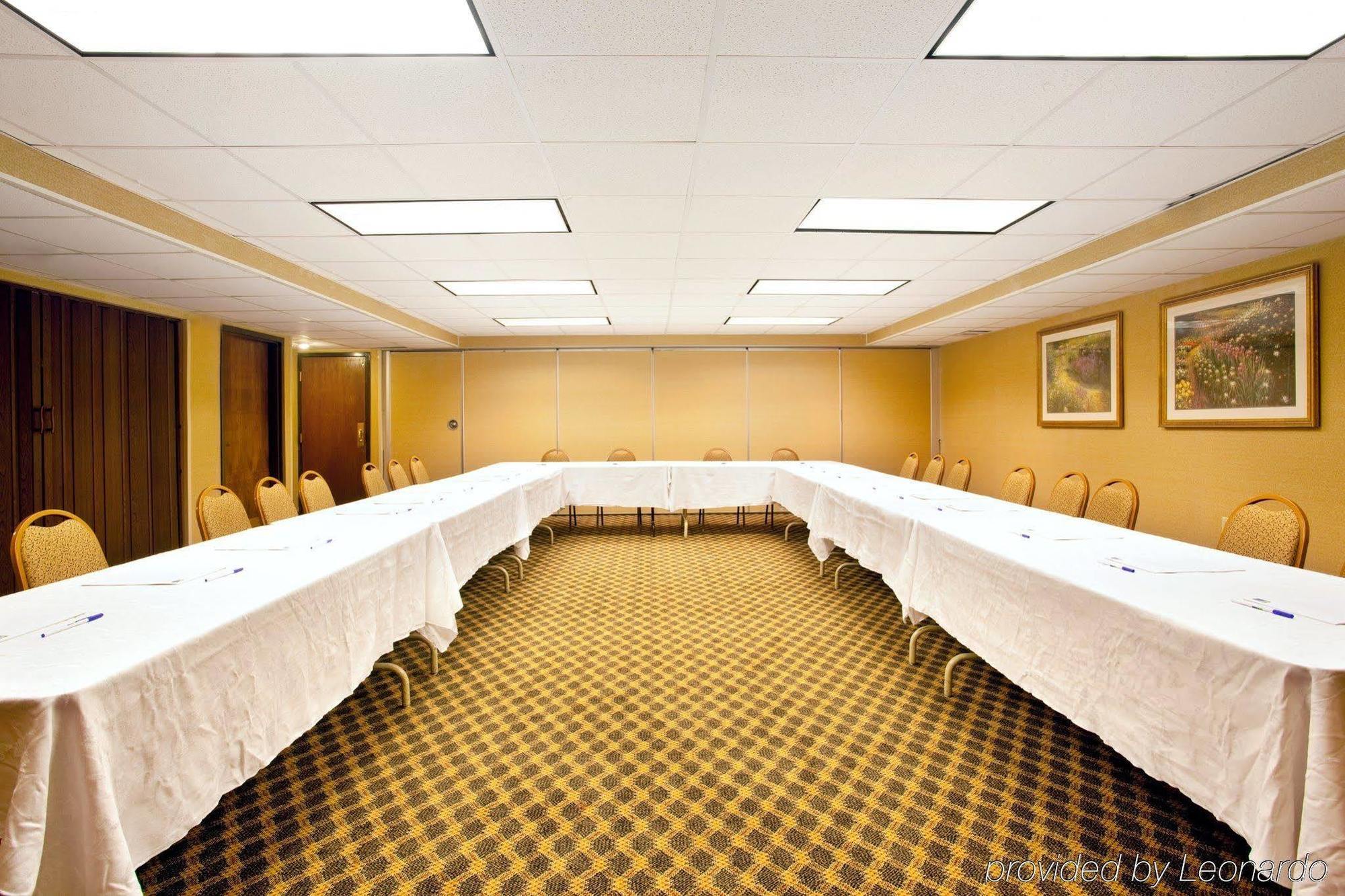 Holiday Inn Express Milwaukee - West Medical Center By Ihg Wauwatosa Exterior foto