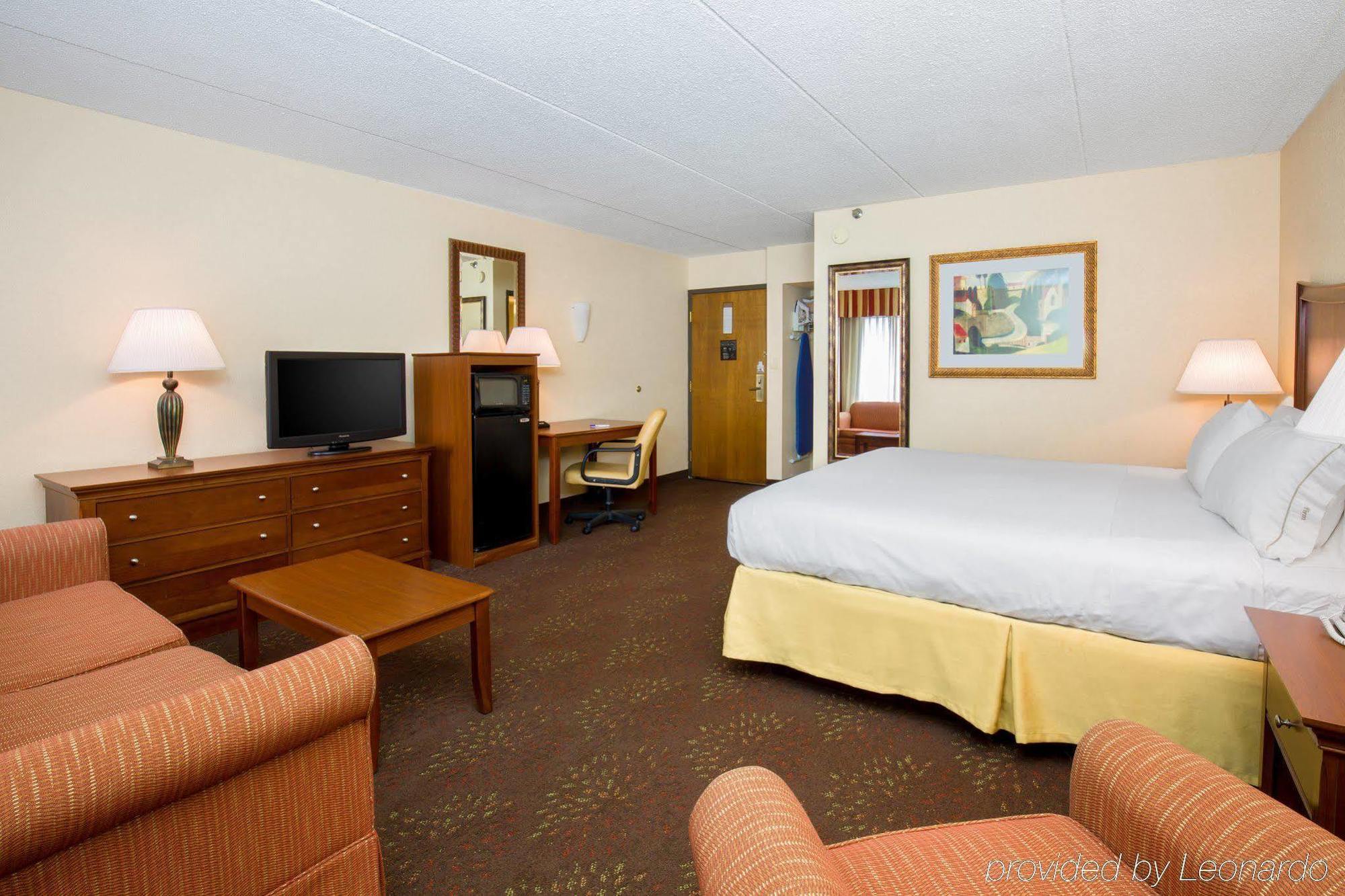 Holiday Inn Express Milwaukee - West Medical Center By Ihg Wauwatosa Exterior foto