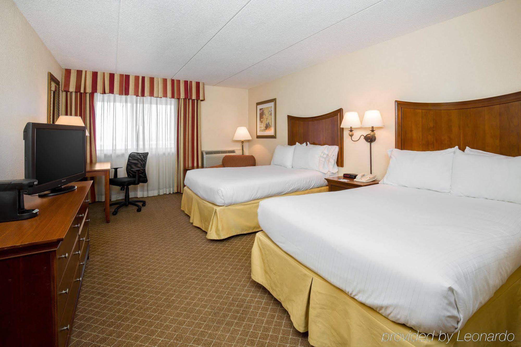 Holiday Inn Express Milwaukee - West Medical Center By Ihg Wauwatosa Exterior foto