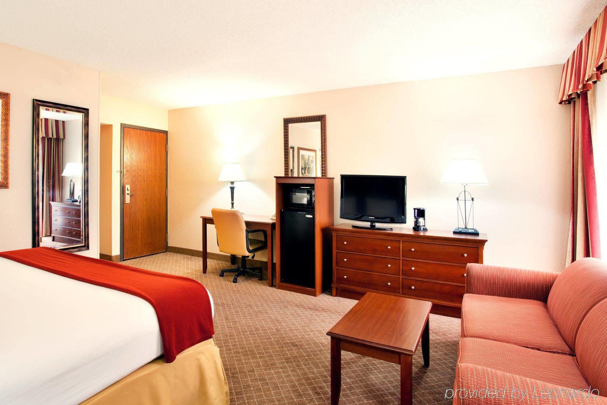Holiday Inn Express Milwaukee - West Medical Center By Ihg Wauwatosa Exterior foto