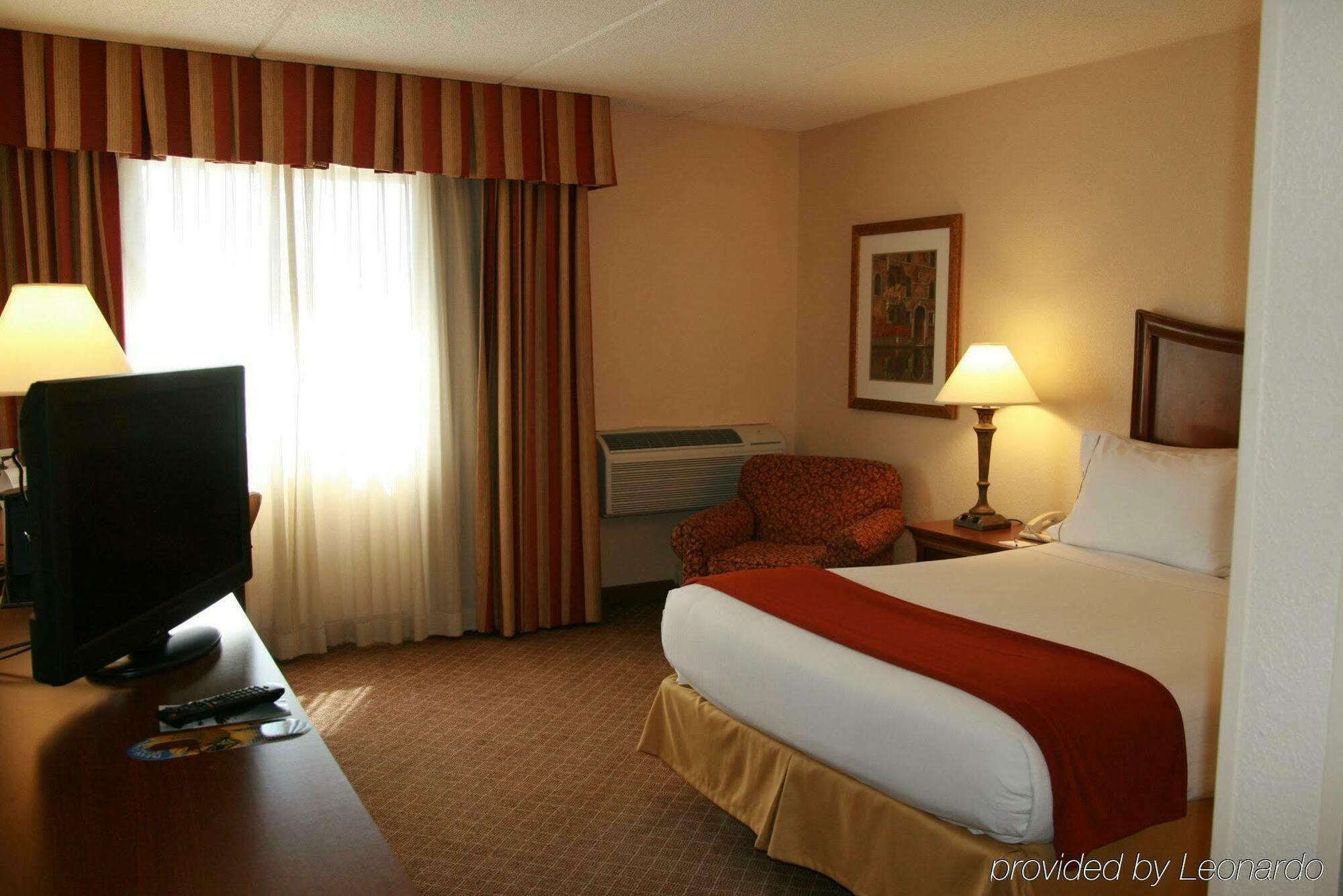Holiday Inn Express Milwaukee - West Medical Center By Ihg Wauwatosa Exterior foto