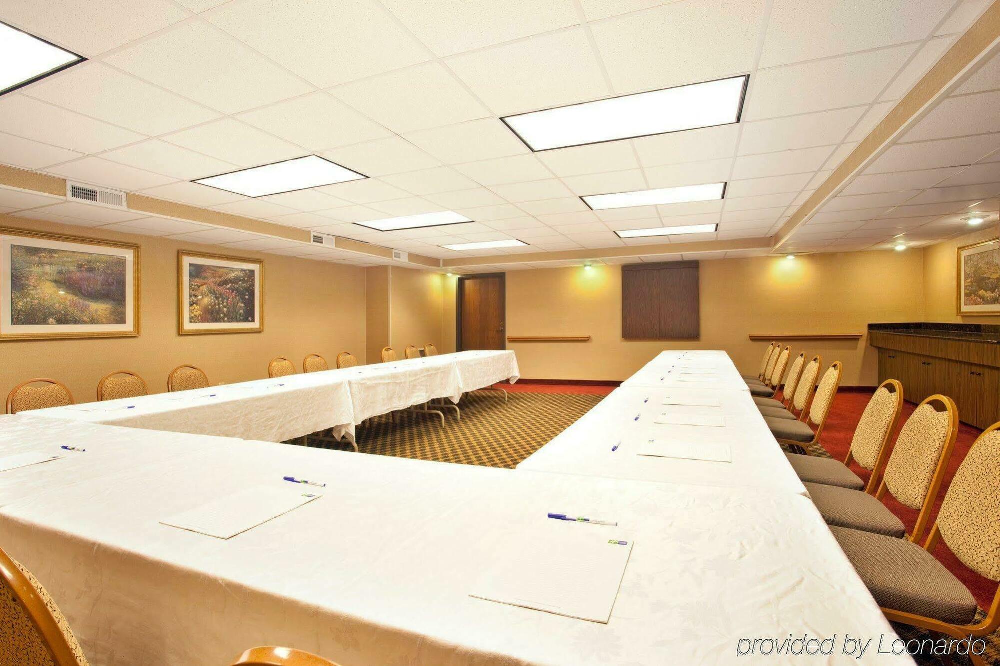 Holiday Inn Express Milwaukee - West Medical Center By Ihg Wauwatosa Exterior foto