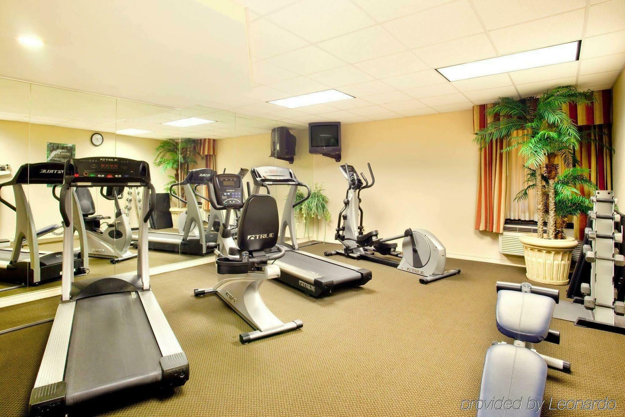 Holiday Inn Express Milwaukee - West Medical Center By Ihg Wauwatosa Exterior foto